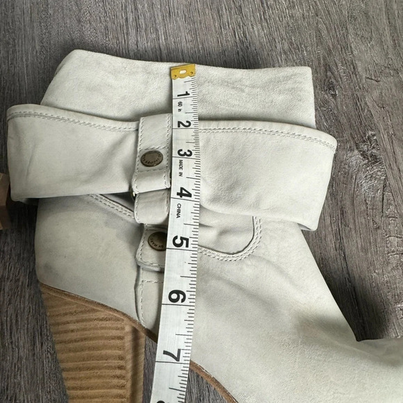 3/$30 Marc by Marc Jacobs Gray Eggshell Convertible Boots - Picture 13 of 14